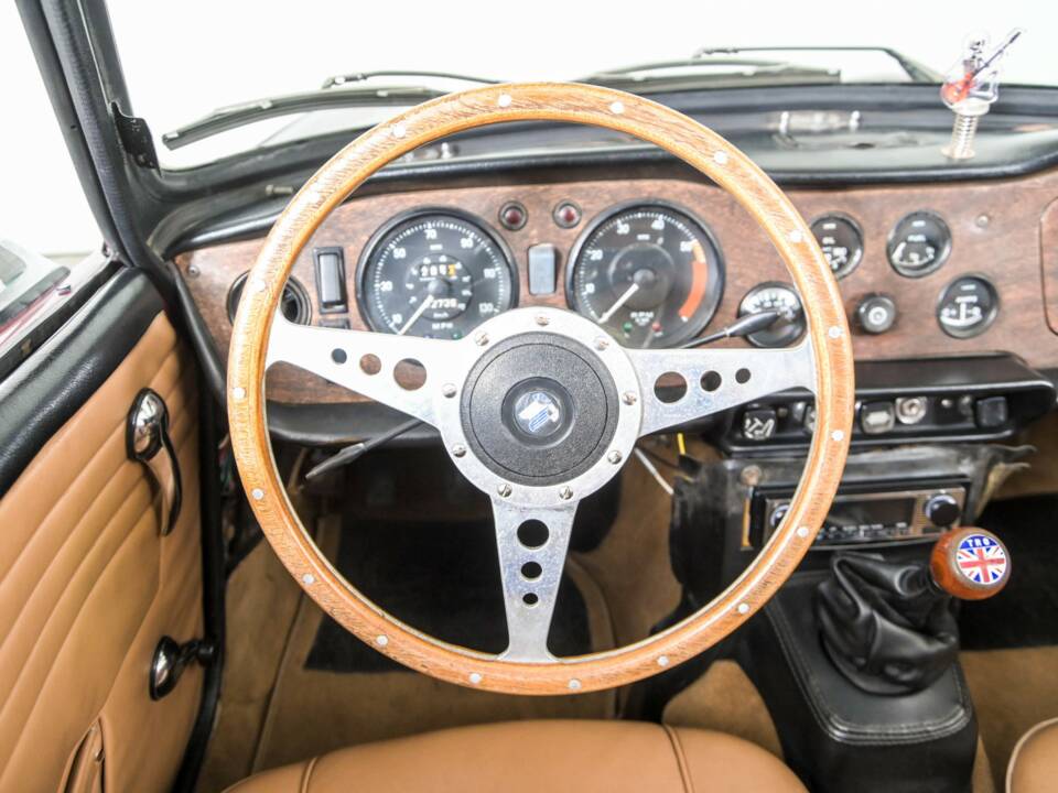 Image 8/50 of Triumph TR 6 PI (1969)