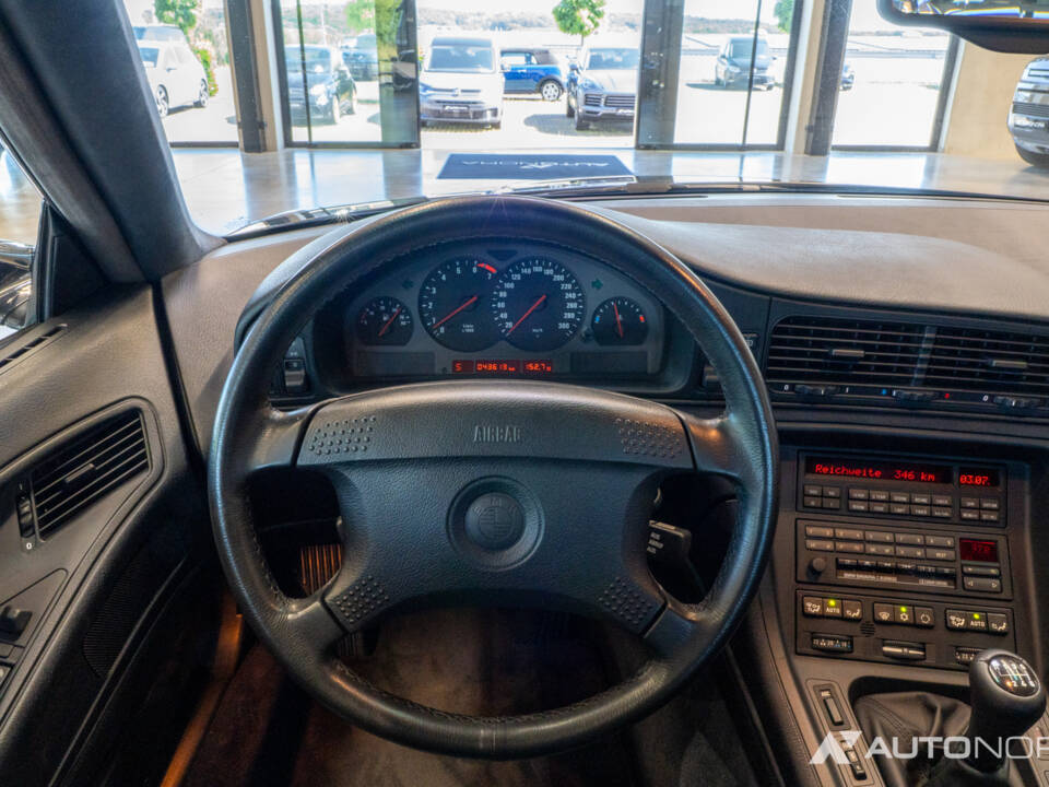 Image 38/46 of BMW 850CSi (1993)