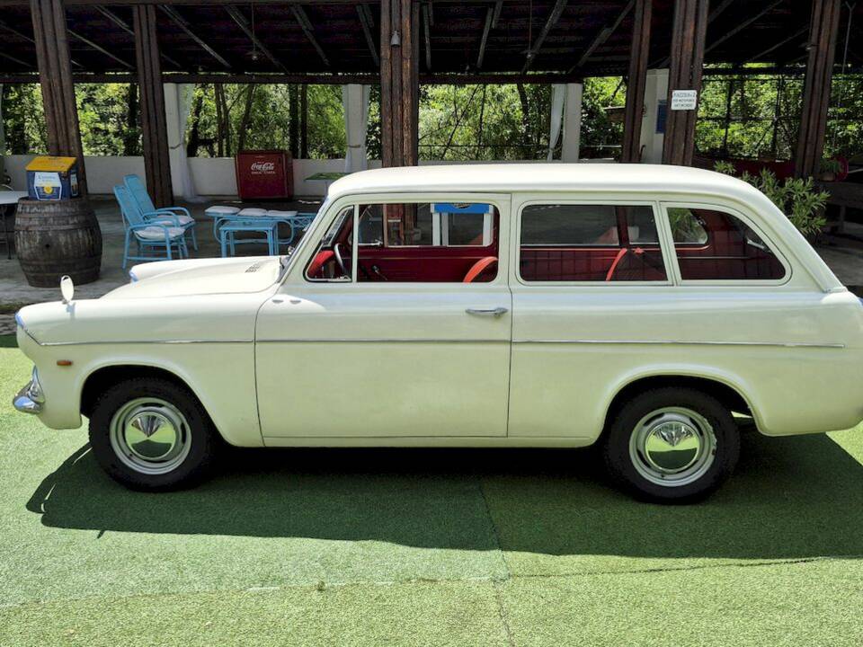 Image 24/63 of Ford Anglia (1965)