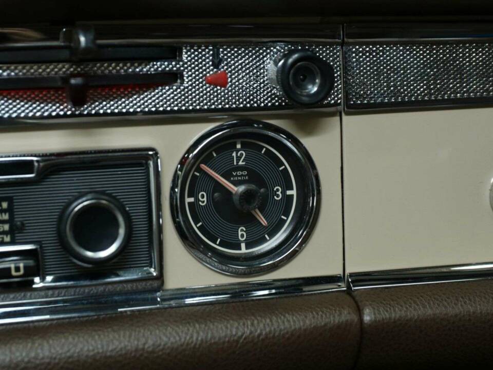 Image 21/50 of Mercedes-Benz 230 SL (1967)
