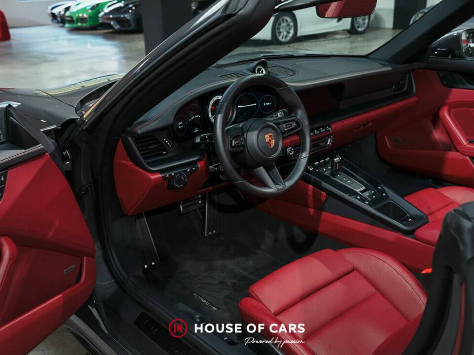 Image 15/25 of Porsche 911 Carrera 4 GTS (2022)