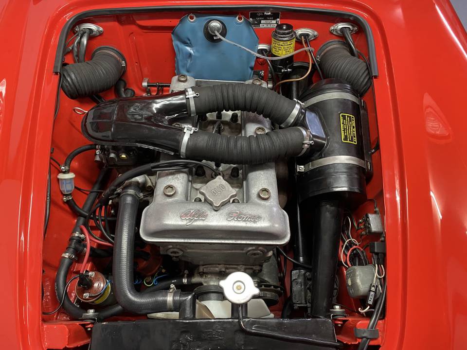 Image 9/18 of Alfa Romeo Giulia 1600 Spider (1962)