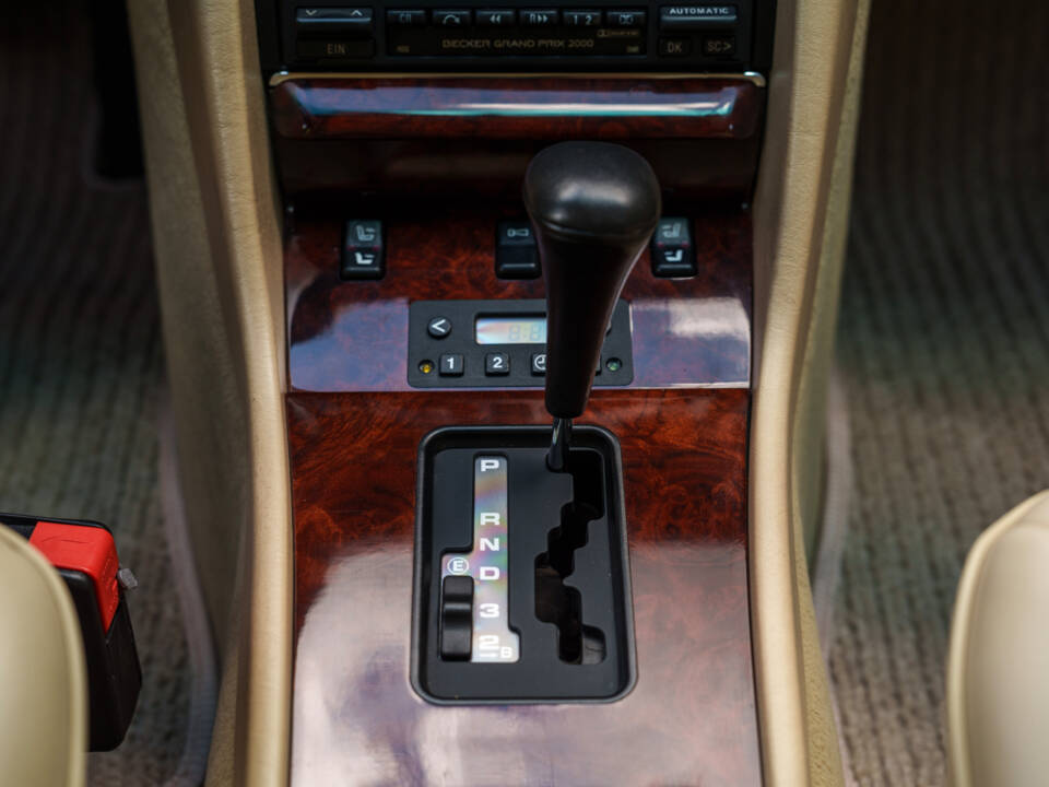 Bild 15/25 von Mercedes-Benz 560 SEL (1986)