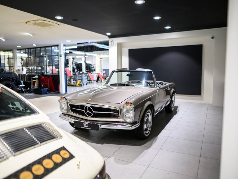 Imagen 44/72 de Mercedes-Benz 280 SL (1970)