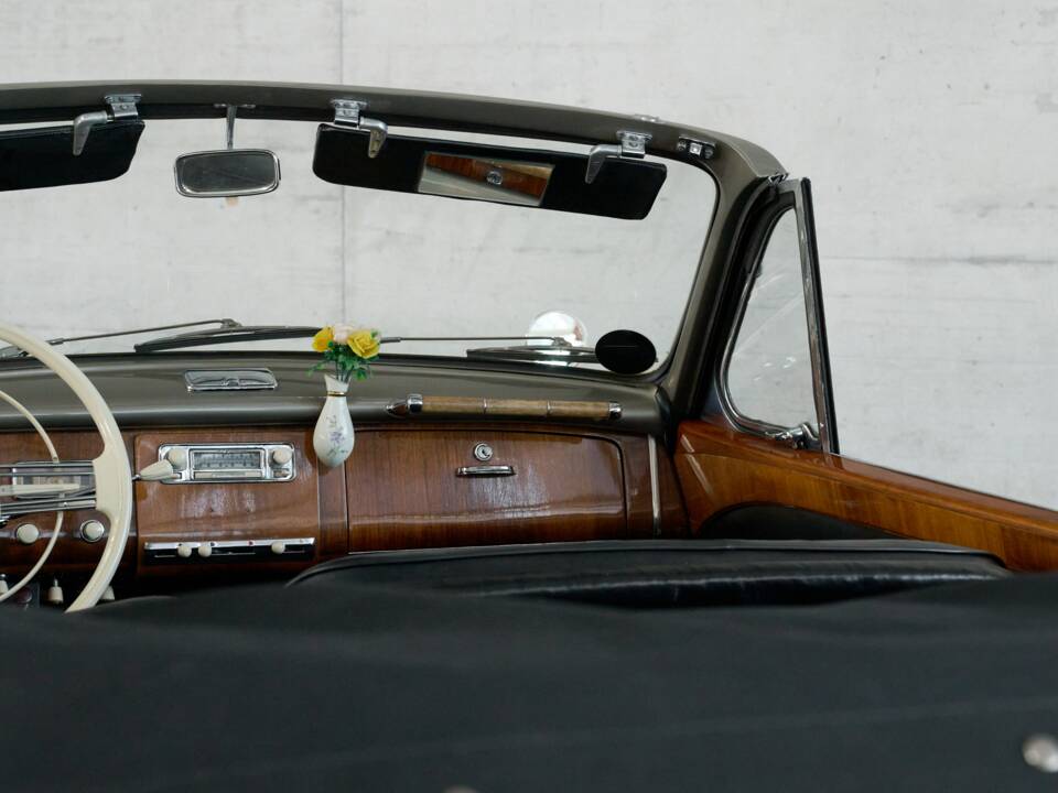 Immagine 19/50 di BMW 502 Baur (1955)