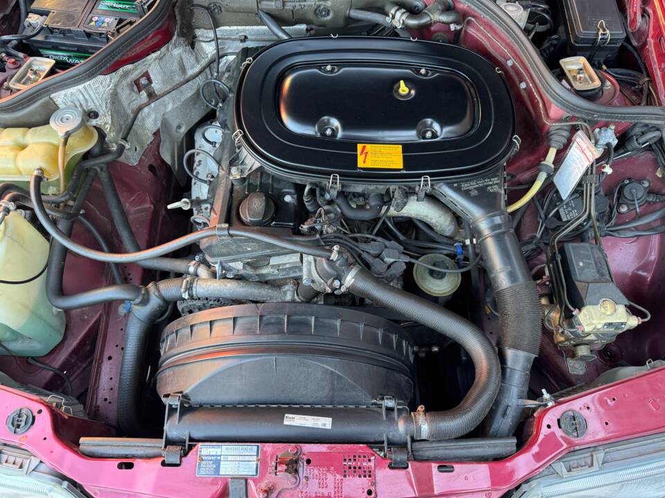 Immagine 66/75 di Mercedes-Benz 230 E (1992)