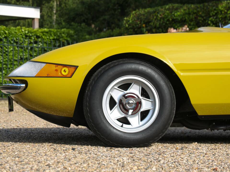 Afbeelding 8/50 van Ferrari 365 GTB/4 Daytona (1971)