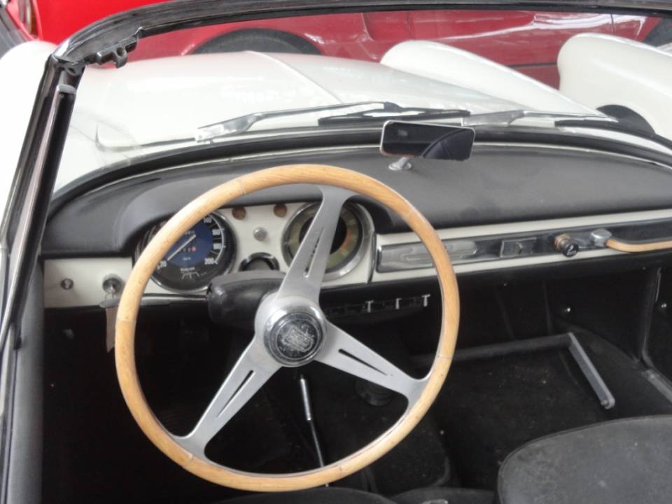 Image 17/22 de FIAT 1500 S (1961)