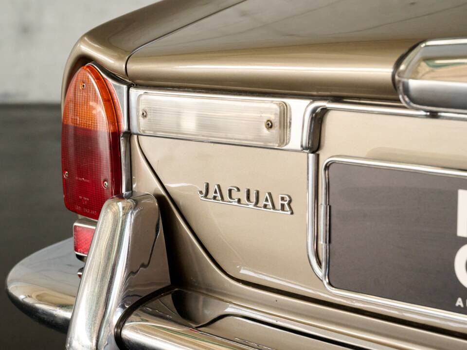 Bild 35/50 von Jaguar XJ 6 L 4.2 (1975)