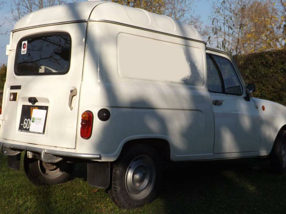 Image 7/44 of Renault R 4 F4 (1982)