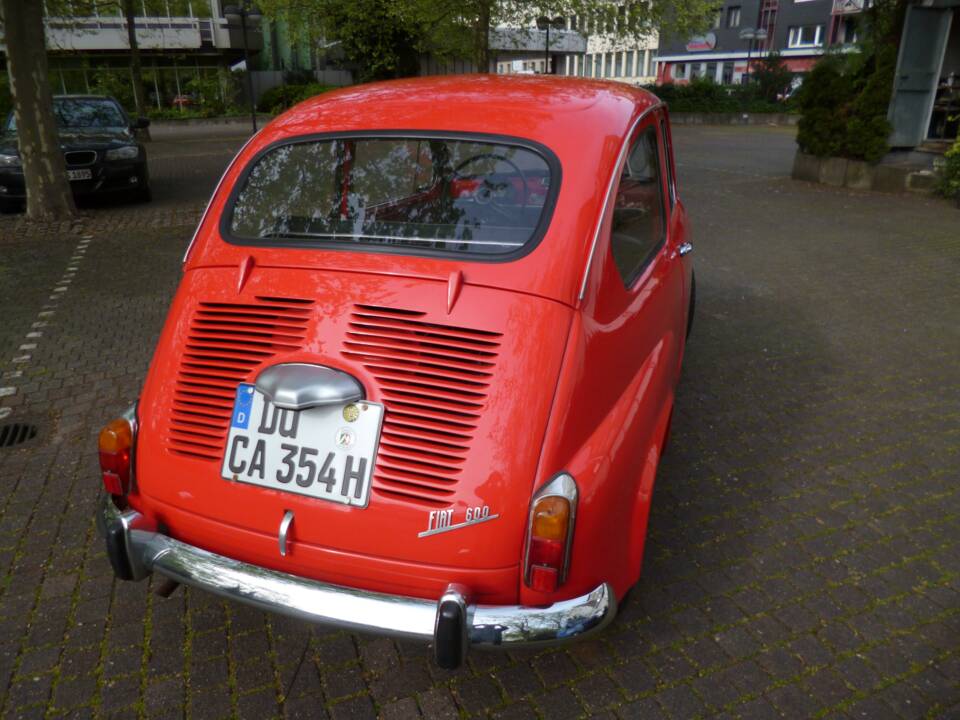 Image 9/32 of SEAT 600 D (1972)