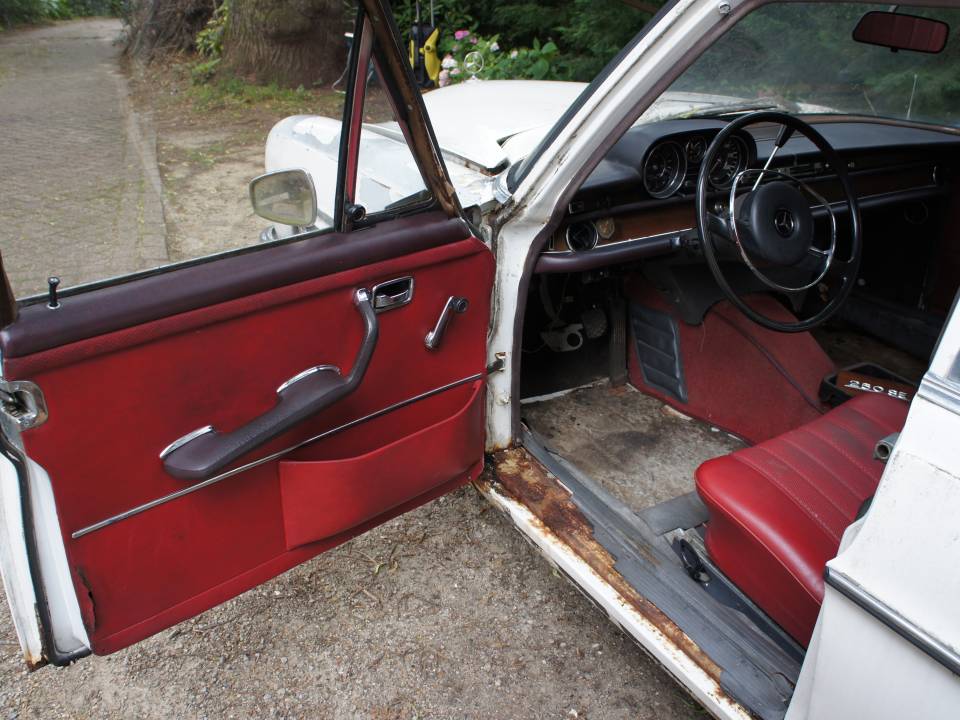 Imagen 12/22 de Mercedes-Benz 250 SE (1967)