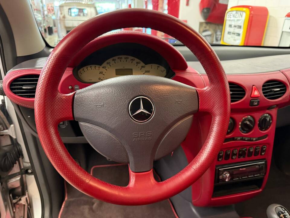 Image 9/21 of Mercedes-Benz A 160 "F1 Häkkinen Edition" (1998)