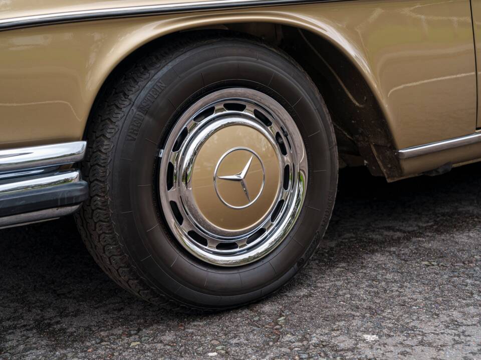 Image 9/34 of Mercedes-Benz 300 SEL 6.3 (1969)