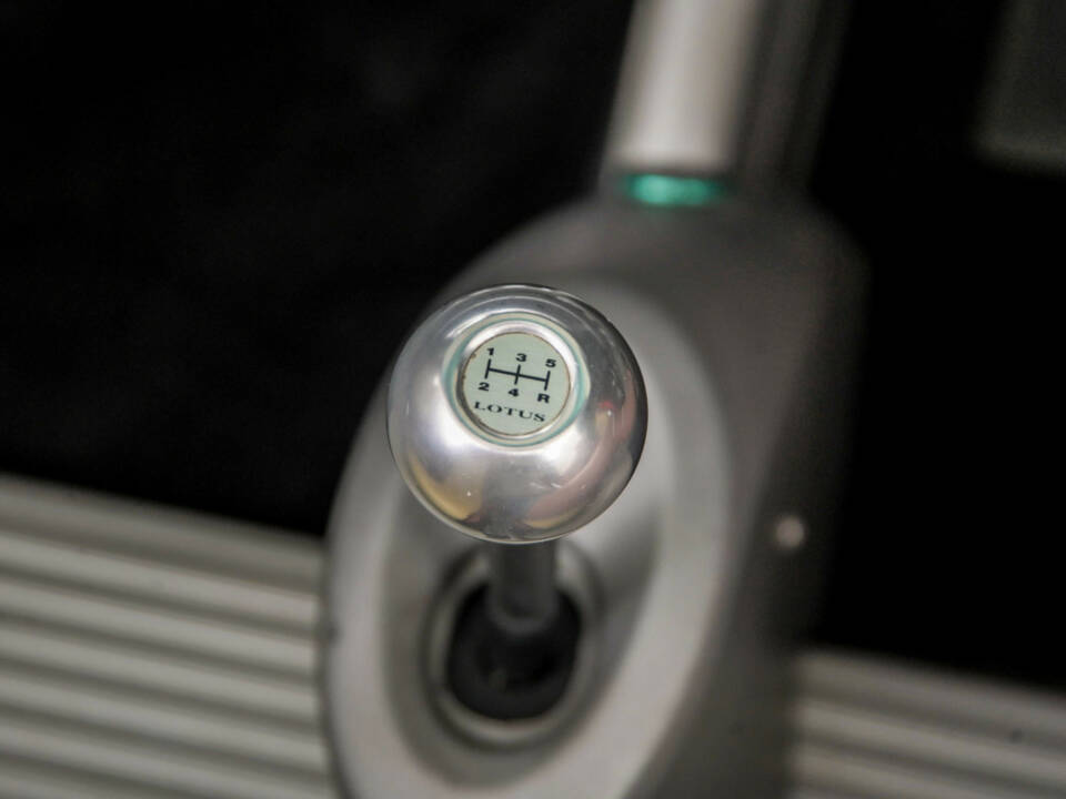 Image 28/50 of Lotus Elise (2003)