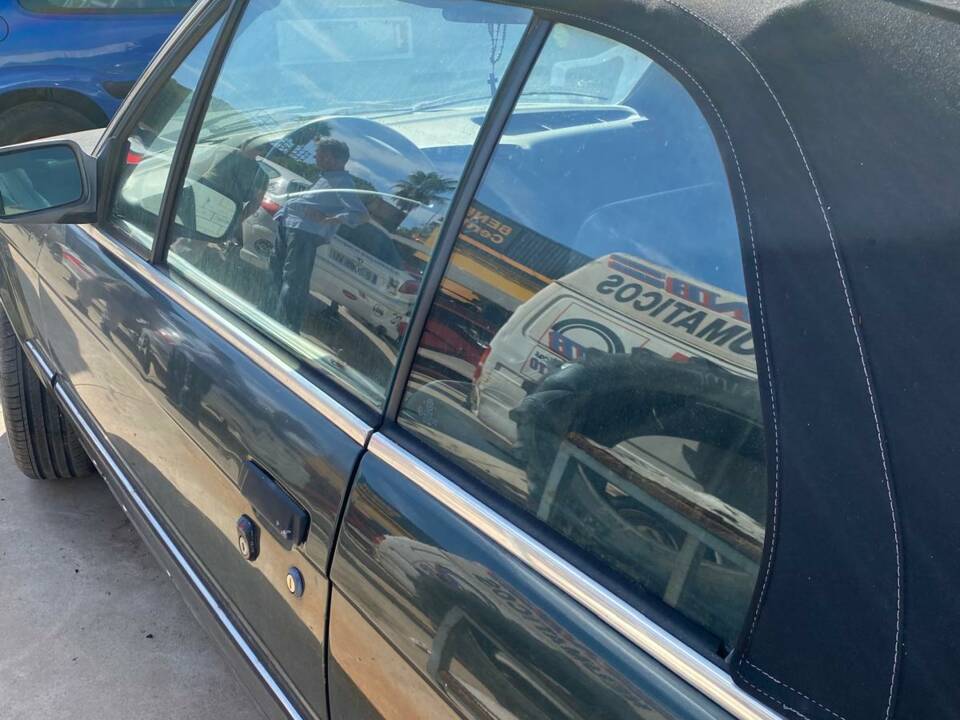 Bild 8/10 von BMW 325i (1990)