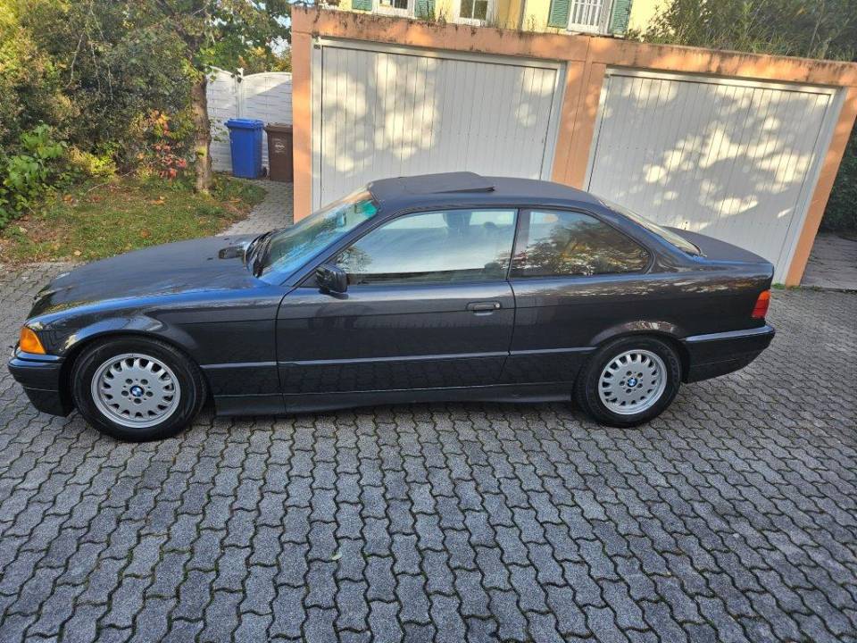 Image 6/17 de BMW 325i (1992)