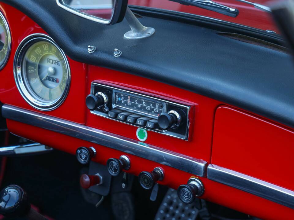 Image 49/50 of Alfa Romeo Giulia 1600 Spider (1963)