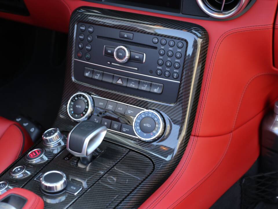 Image 24/75 of Mercedes-Benz SLS AMG Roadster (2012)