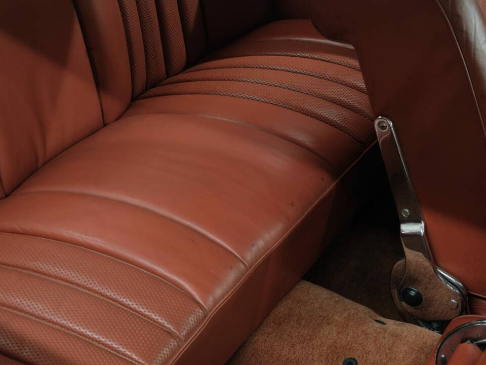 Image 39/50 of Mercedes-Benz 300 SE (1966)