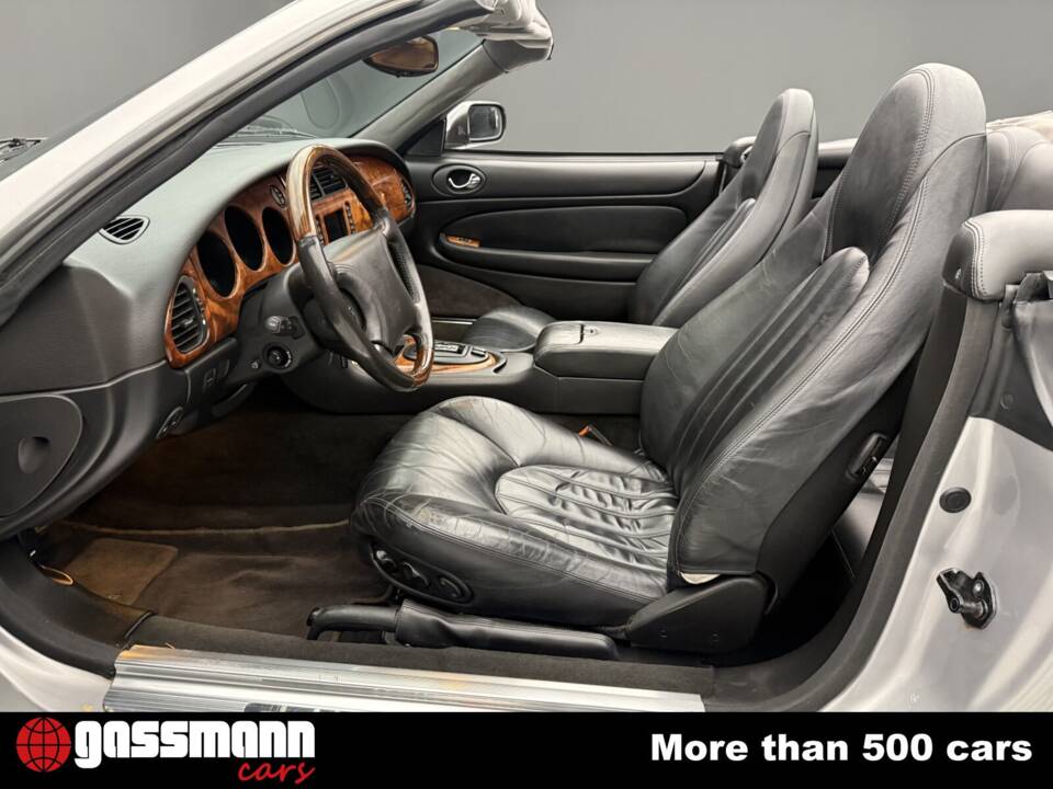 Image 10/15 of Jaguar XK8 4.0 (2000)