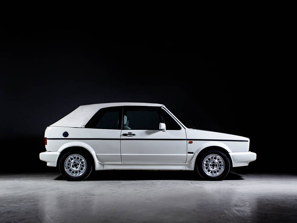 Image 2/39 of Volkswagen Golf I Cabrio 1.8 (1994)