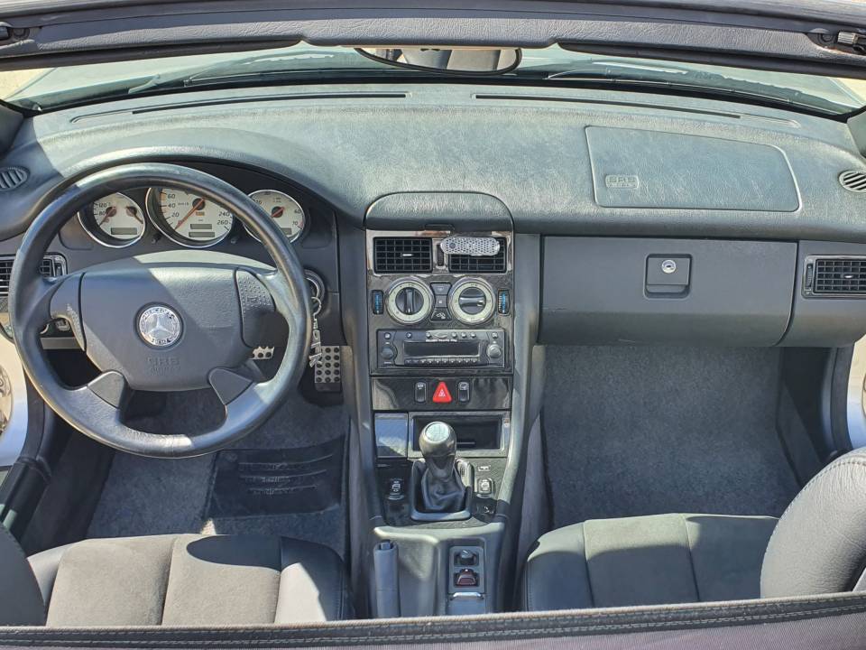 Immagine 23/39 di Mercedes-Benz SLK 200 Kompressor (1997)