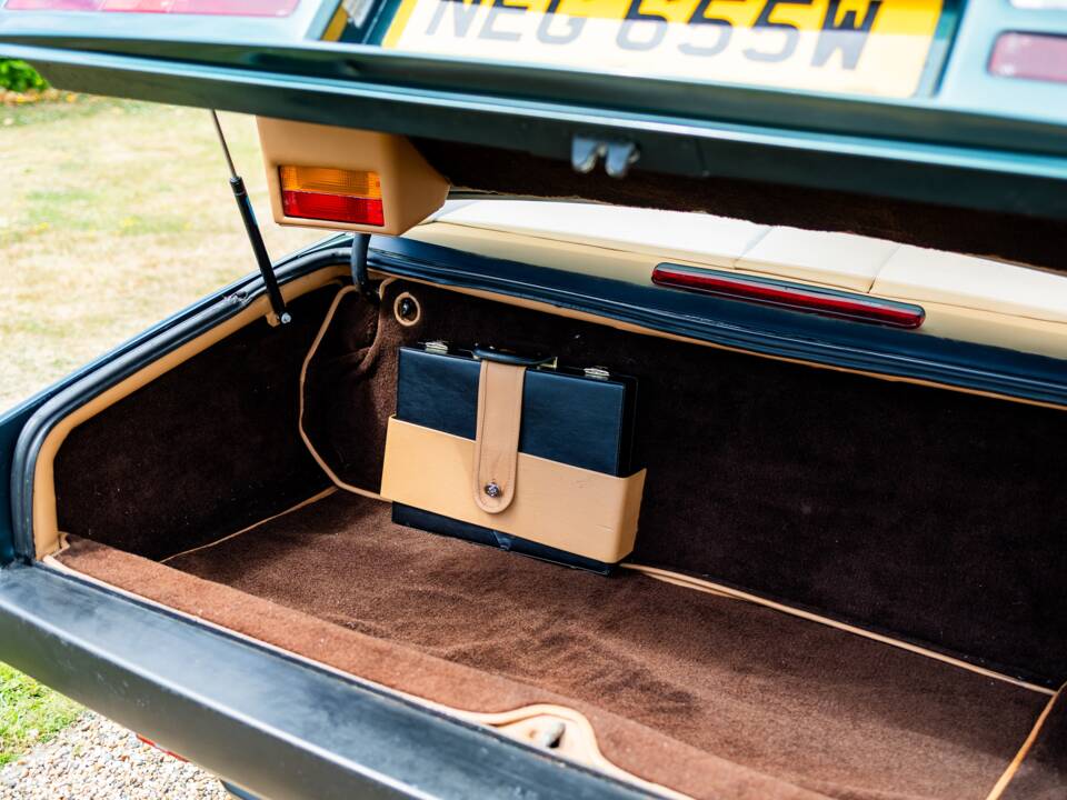 Immagine 34/38 di Aston Martin Lagonda (1981)