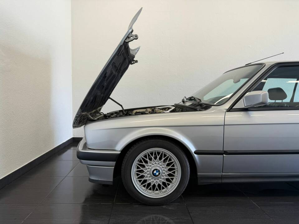 Immagine 20/50 di BMW 325i Touring (1992)