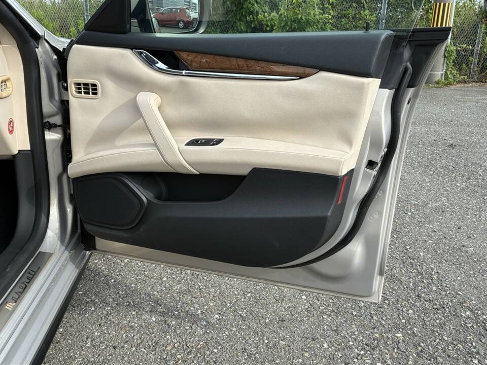 Image 32/54 of Maserati Quattroporte GTS (2015)