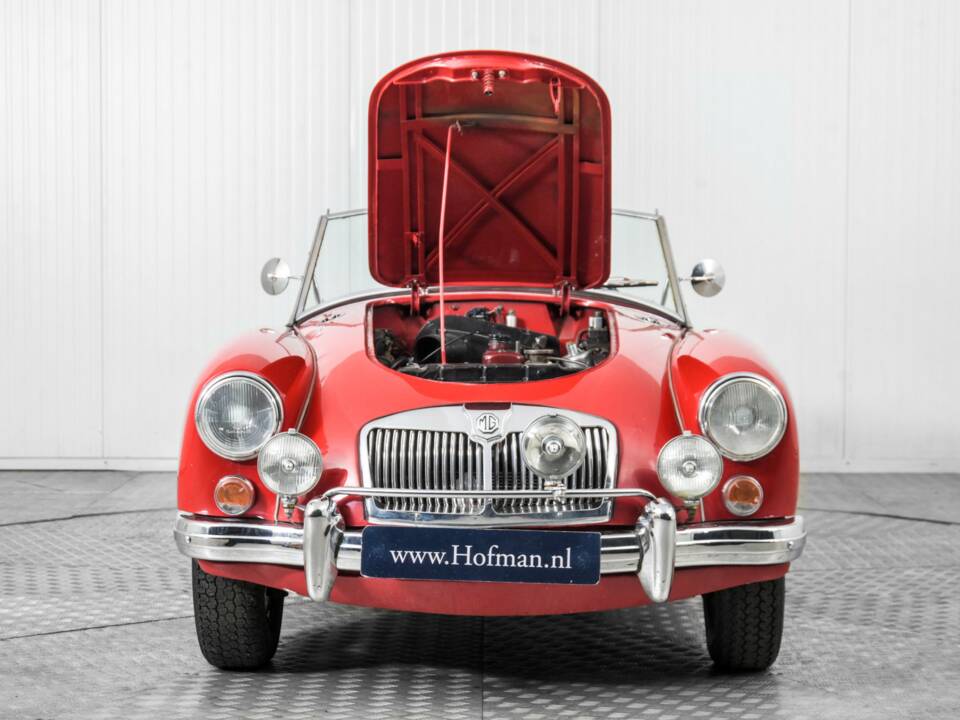 Image 32/50 of MG MGA 1600 (1900)