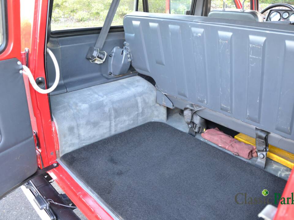 Image 28/50 of Mercedes-Benz 200 GE (SWB) (1987)