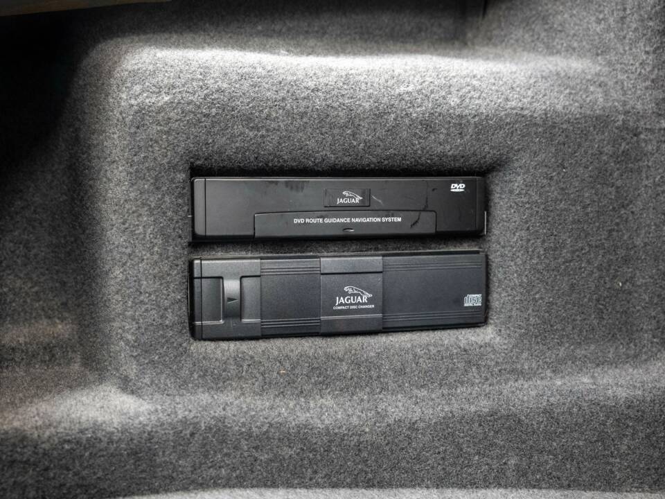 Bild 25/34 von Jaguar XJR 4.0 (2001)