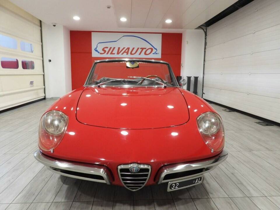 Image 2/15 of Alfa Romeo 1750 Spider Veloce (1968)