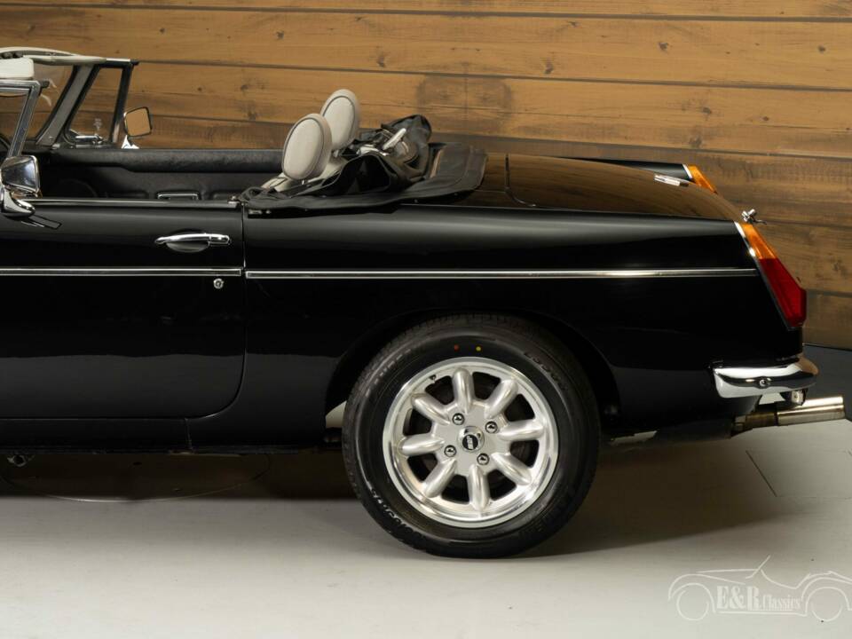 Image 8/8 de MG MGB V8 (1980)