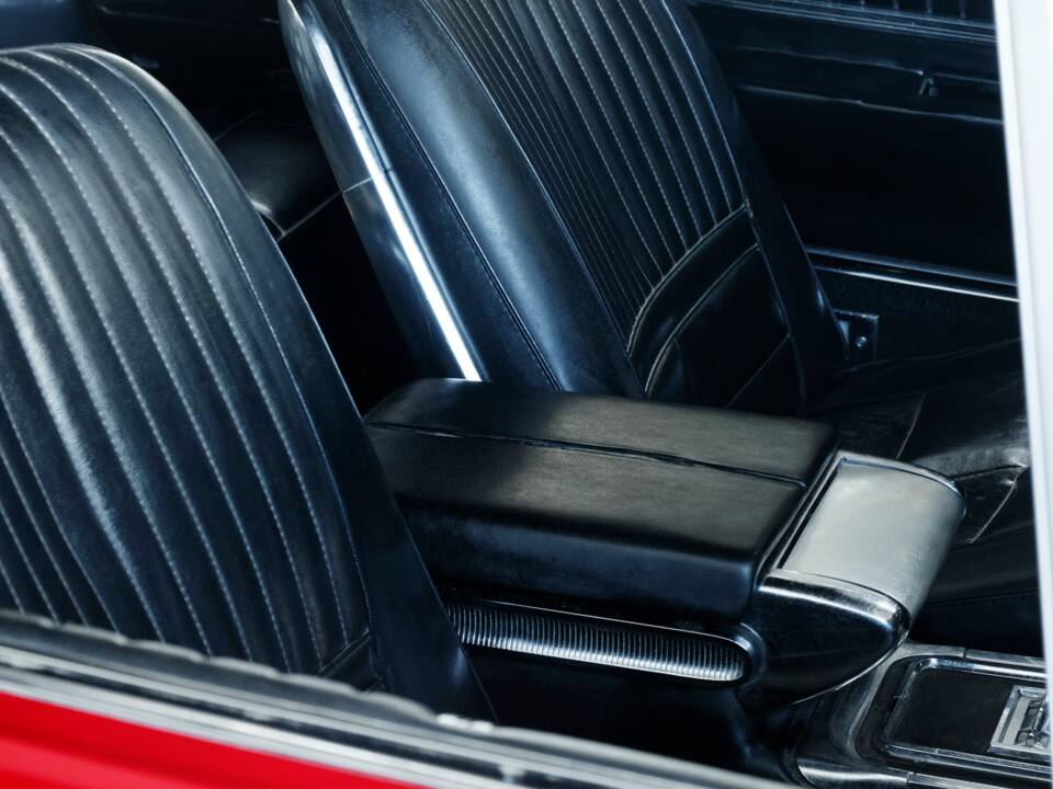 Bild 46/50 von Ford Thunderbird (1966)