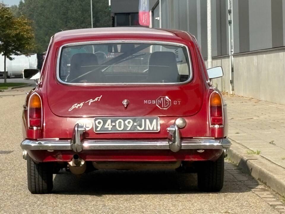 Image 14/17 de MG MGB GT (1967)