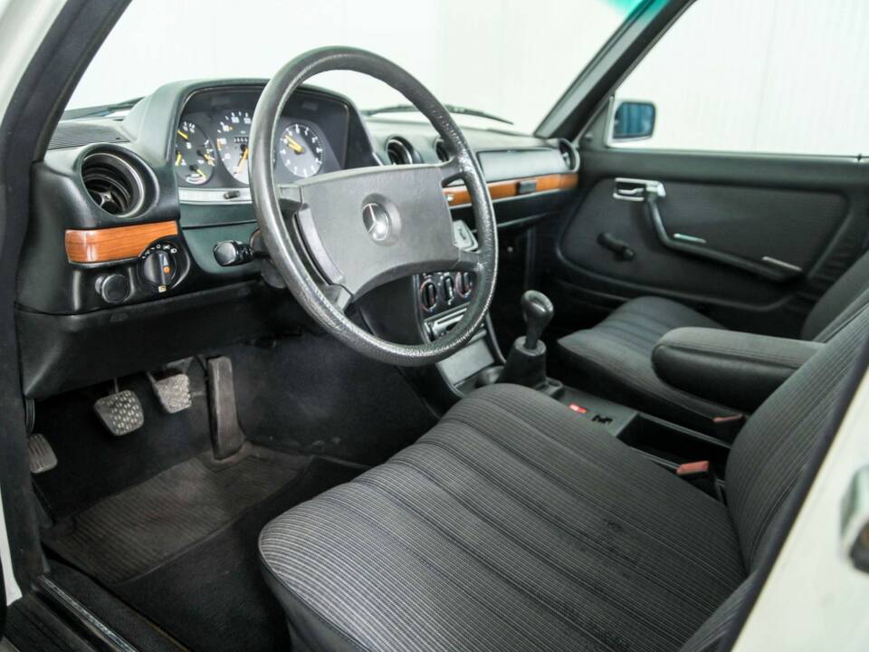 Bild 11/50 von Mercedes-Benz 230 TE (1984)