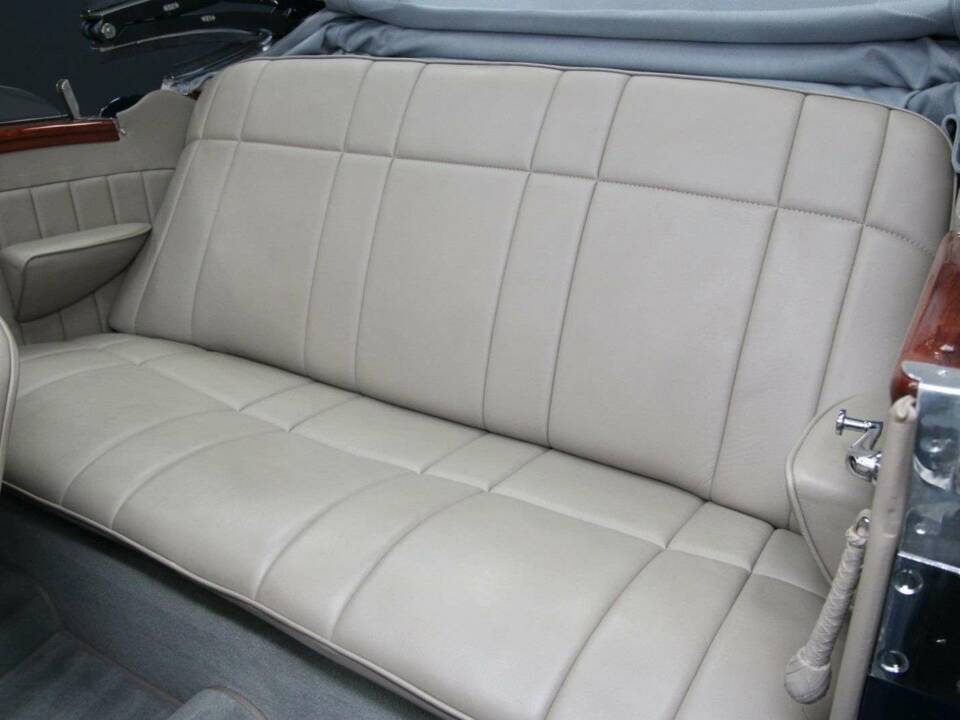 Image 26/50 of Mercedes-Benz 320 Cabriolet B (1939)