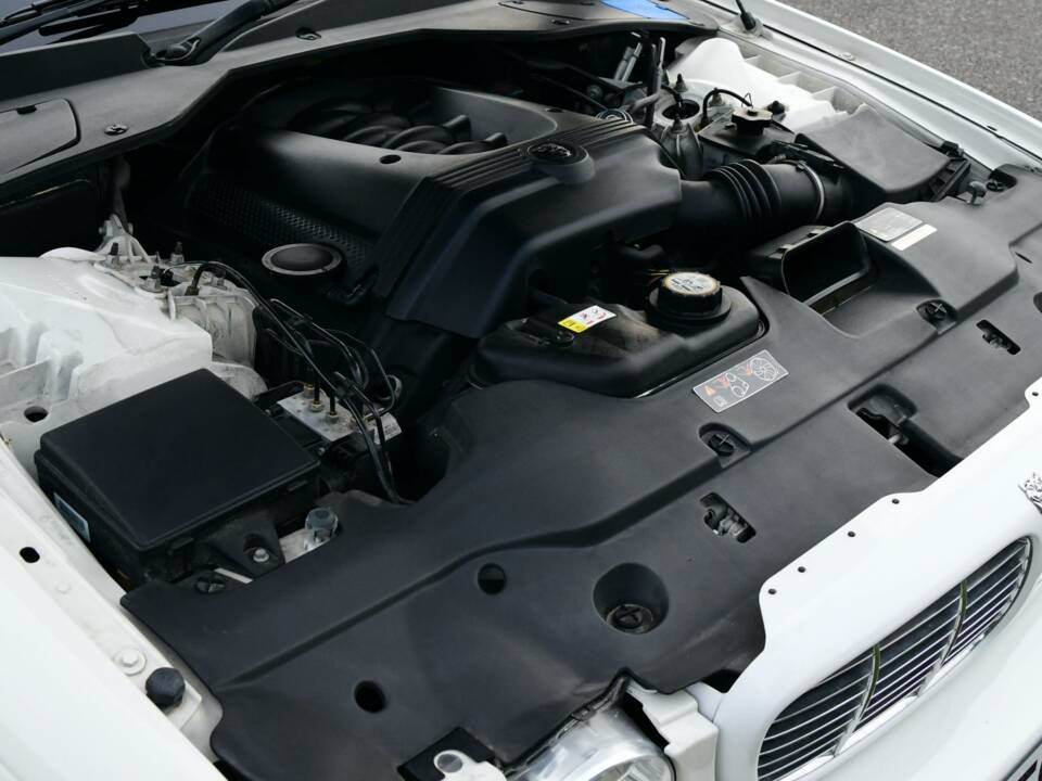 Image 27/50 of Jaguar XJ 8 4.2 (2008)