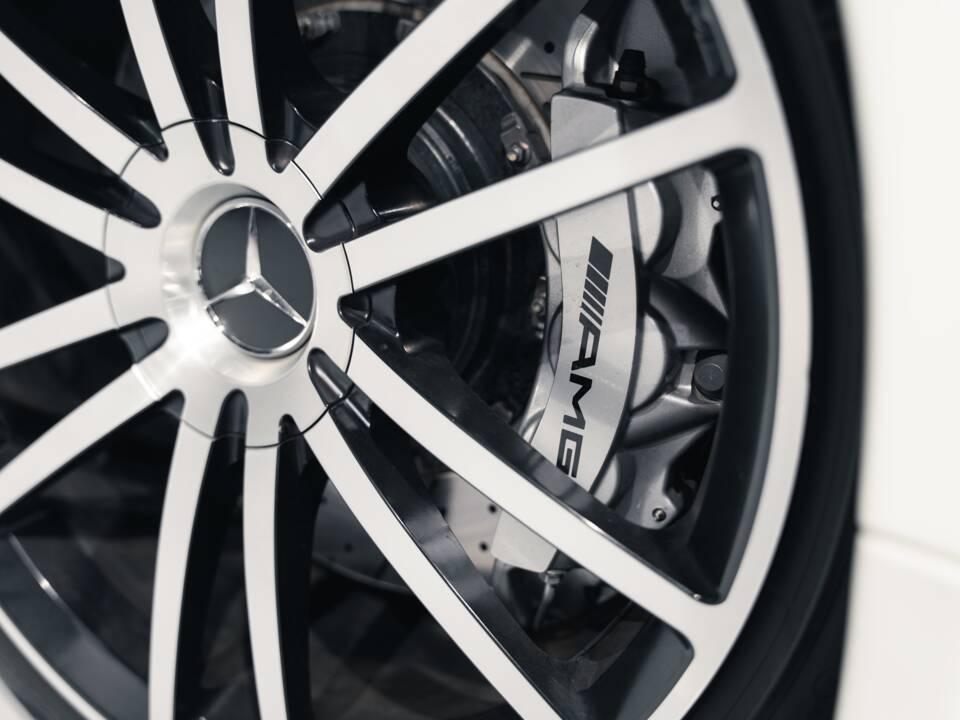 Afbeelding 27/47 van Mercedes-Benz SL 65 AMG Black Series (2010)