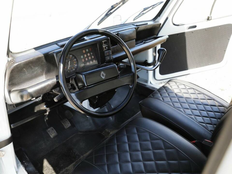 Imagen 2/8 de Renault R 4 F6 (1976)