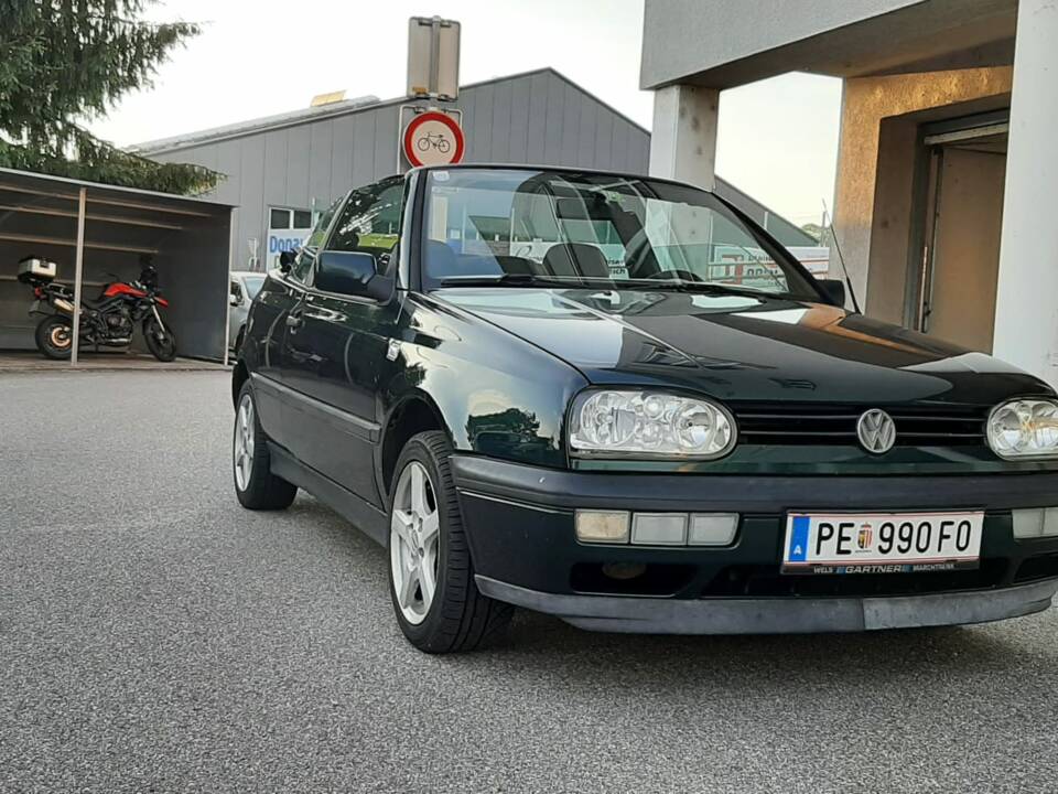 Immagine 2/21 di Volkswagen Golf III Cabrio 1,9 TDI (1995)