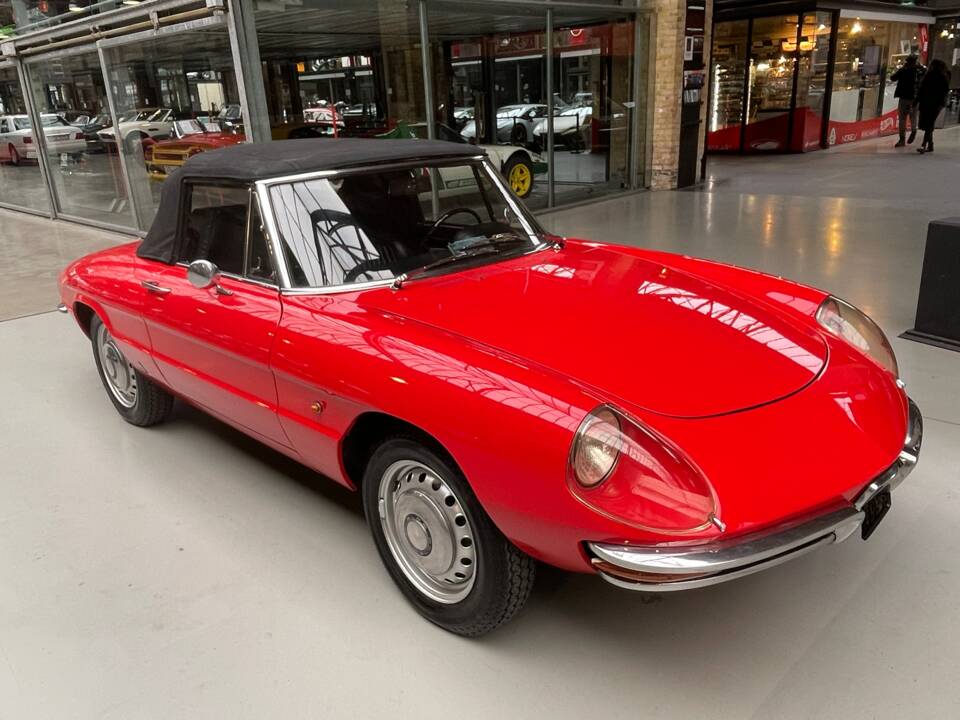 Image 13/33 de Alfa Romeo 1600 Spider Duetto (1967)