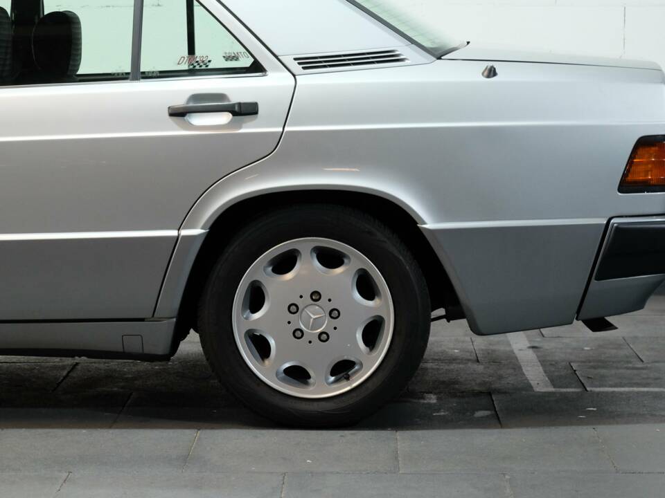 Bild 27/32 von Mercedes-Benz 190 E 1.8 (1991)