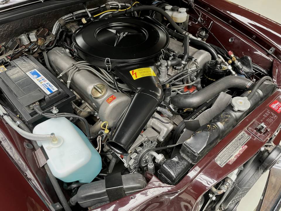Image 26/50 of Mercedes-Benz 280 SE 4,5 (1972)