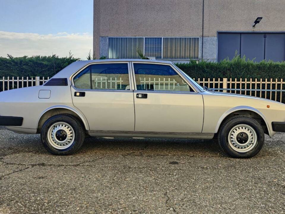 Bild 14/26 von Alfa Romeo Alfetta 2.0 L (1980)