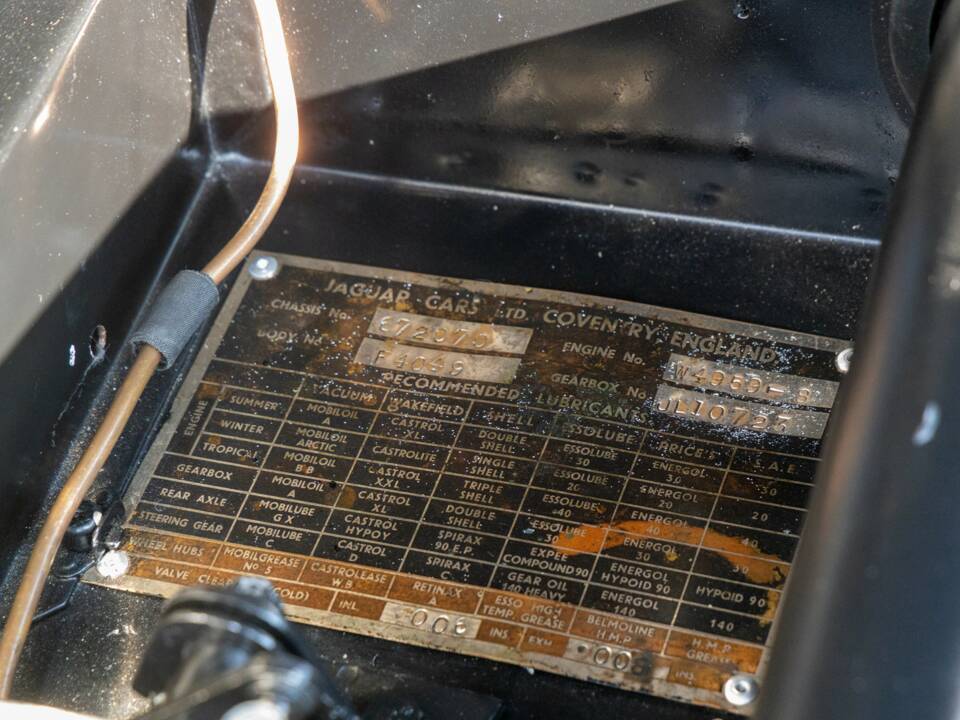 Image 21/50 of Jaguar XK 120 OTS (1952)