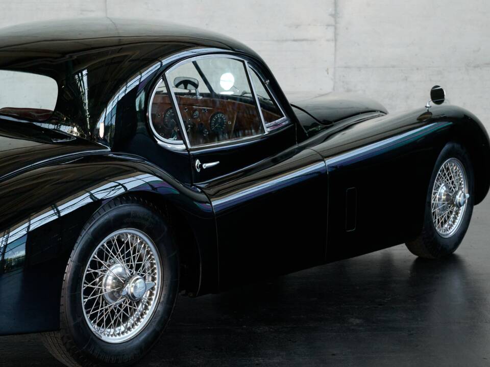 Image 33/48 of Jaguar XK 120 FHC (1954)