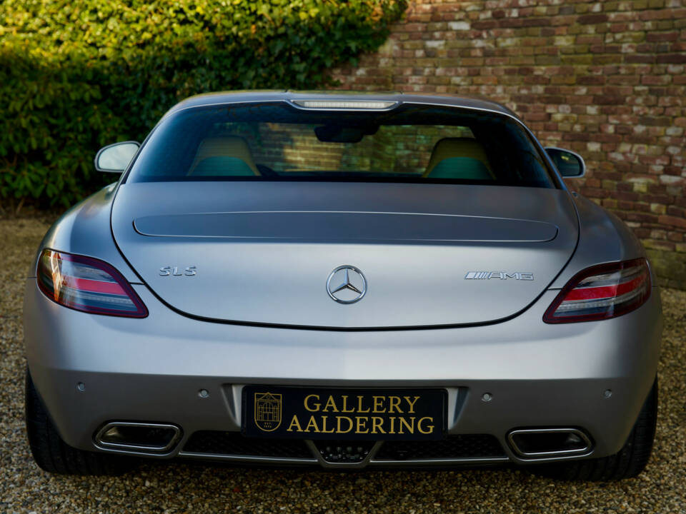 Imagen 33/50 de Mercedes-Benz SLS AMG (2011)